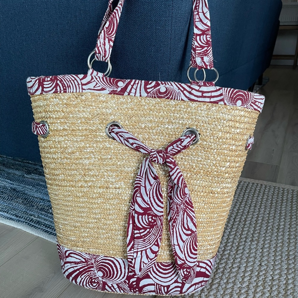 Like new straw beach bag
